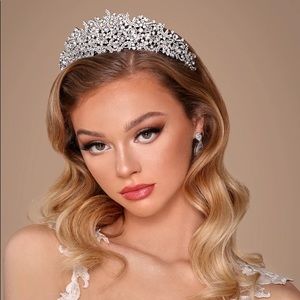 Luxuries Wedding Crown/Tiara